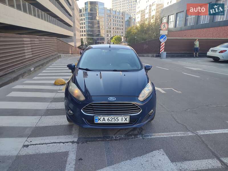 Хэтчбек Ford Fiesta 2015 в Киеве