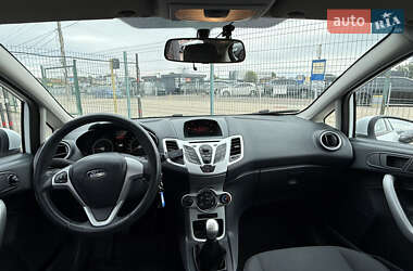 Хэтчбек Ford Fiesta 2012 в 