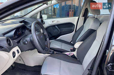 Седан Ford Fiesta 2013 в 