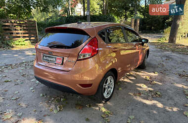 Хэтчбек Ford Fiesta 2016 в 