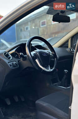 Хэтчбек Ford Fiesta 2014 в 