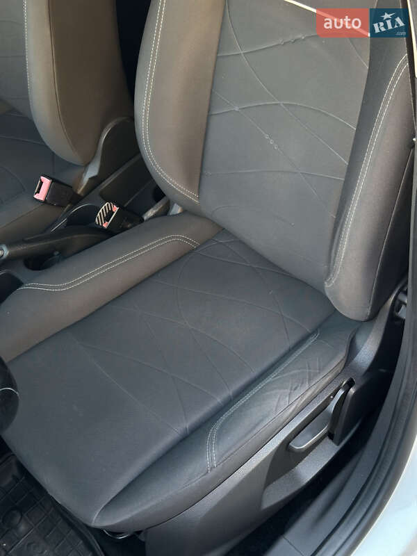 Хэтчбек Ford Fiesta 2014 в Запорожье фото 10 Хэтчбек Ford Fiesta 2014 в Запорожье