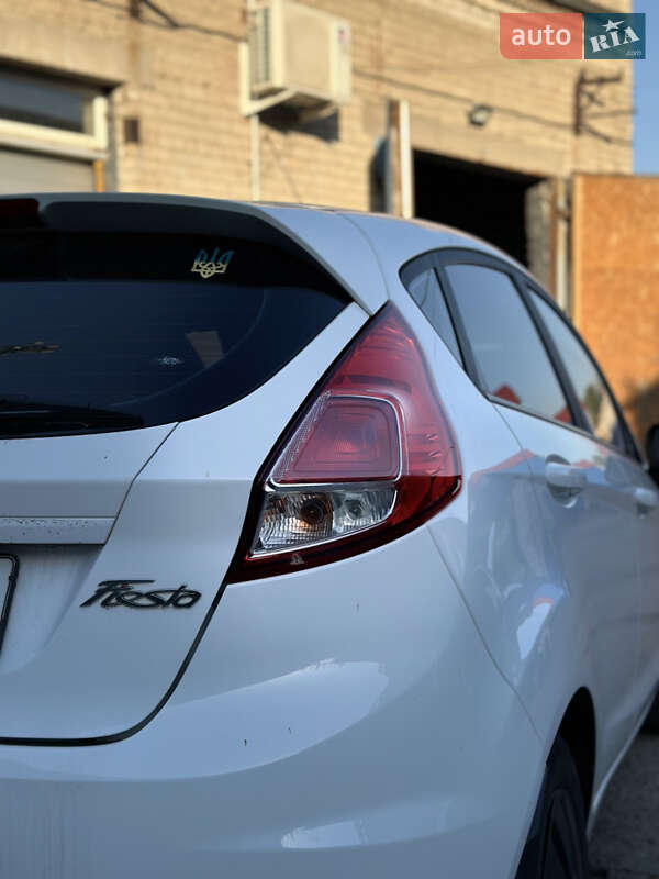 Хэтчбек Ford Fiesta 2014 в Запорожье фото 5 Хэтчбек Ford Fiesta 2014 в Запорожье