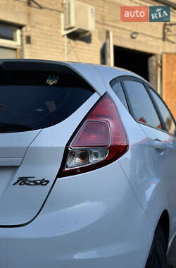Хэтчбек Ford Fiesta 2014 в 