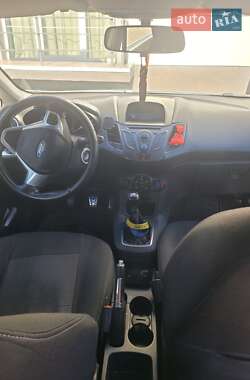 Хетчбек Ford Fiesta 2013 в 