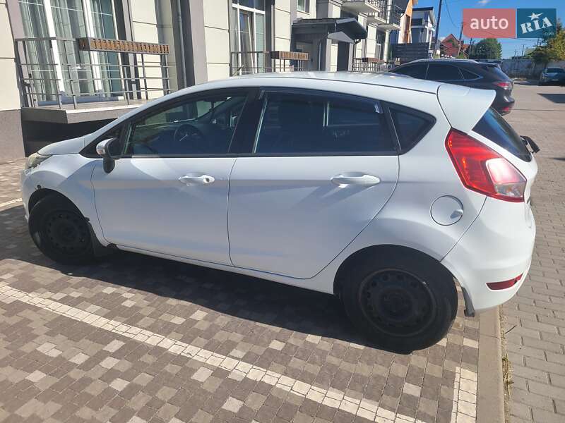 Хэтчбек Ford Fiesta 2013 в Петропавловской Борщаговке