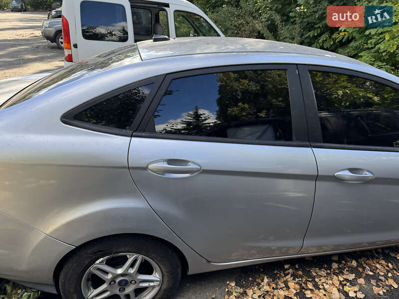 Седан Ford Fiesta 2017 в Киеве