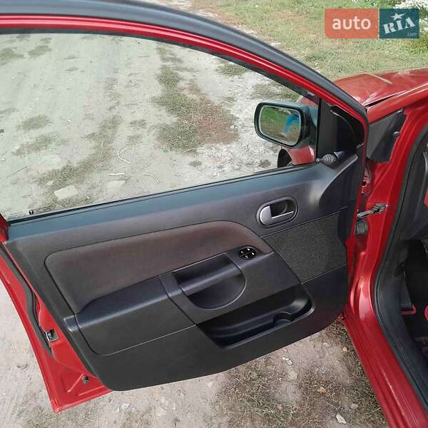 Хэтчбек Ford Fiesta 2006 в Прилуках