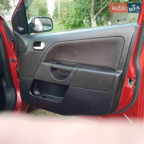 Хэтчбек Ford Fiesta 2006 в Прилуках