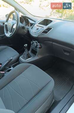 Хетчбек Ford Fiesta 2014 в 
