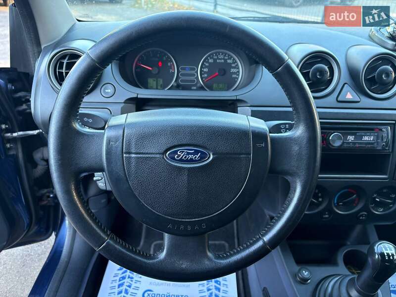 Хэтчбек Ford Fiesta 2004 в Виннице