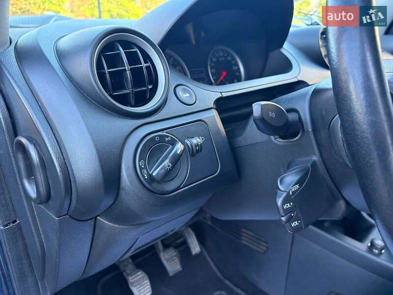 Хэтчбек Ford Fiesta 2004 в Виннице