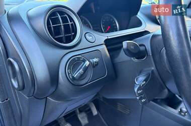 Хэтчбек Ford Fiesta 2004 в 