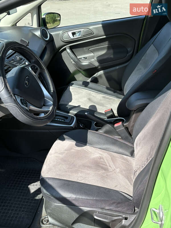 Хэтчбек Ford Fiesta 2014 в Львове