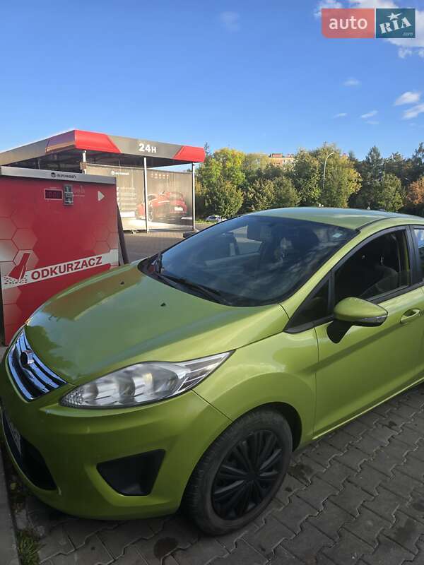 Седан Ford Fiesta 2013 в Тернополі