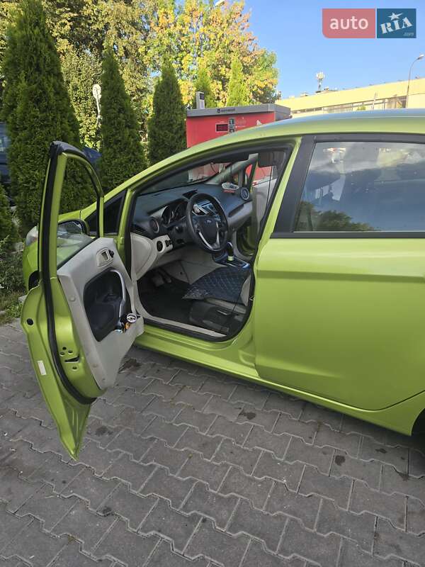 Седан Ford Fiesta 2013 в Тернополі