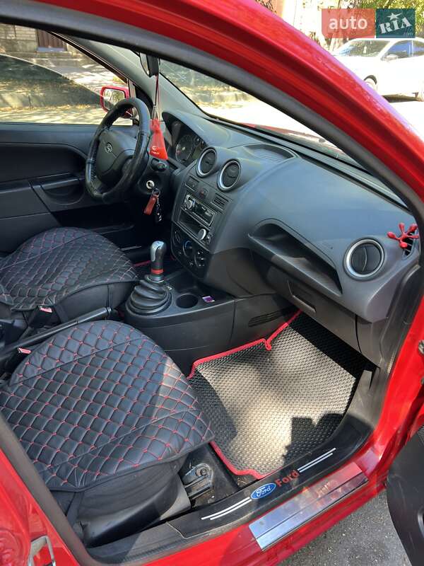 Хэтчбек Ford Fiesta 2007 в Добровеличковке