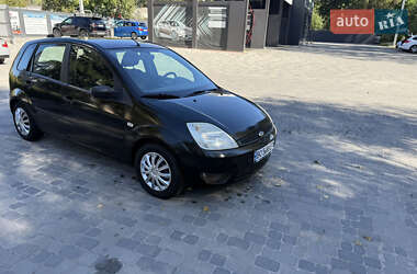 Хэтчбек Ford Fiesta 2005 в 