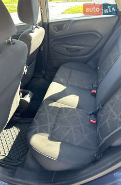 Седан Ford Fiesta 2012 в 
