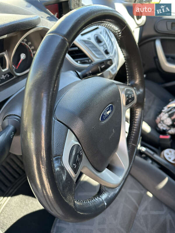 Седан Ford Fiesta 2012 в Львове