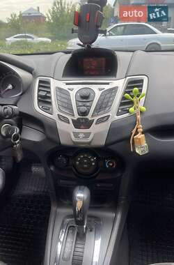 Седан Ford Fiesta 2011 в 