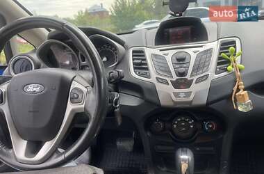 Седан Ford Fiesta 2011 в 