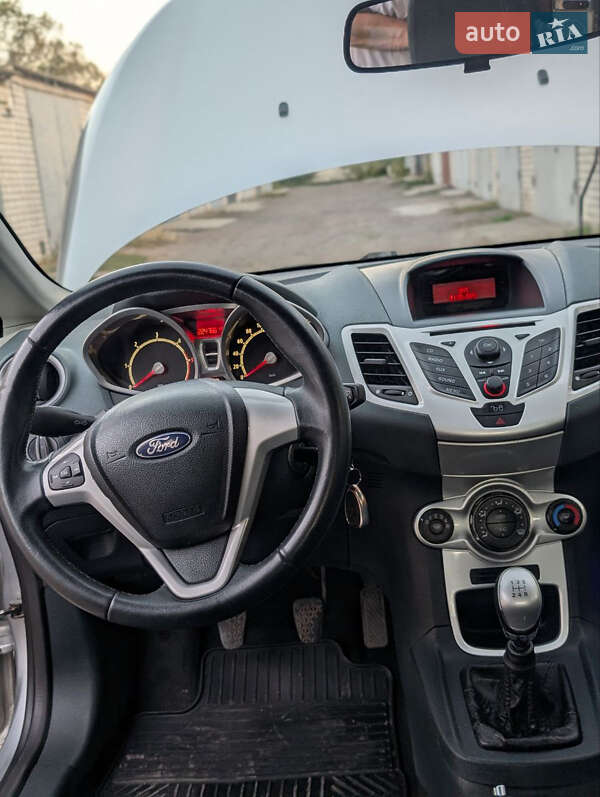 Хэтчбек Ford Fiesta 2010 в Черкассах фото 2 Хэтчбек Ford Fiesta 2010 в Черкассах