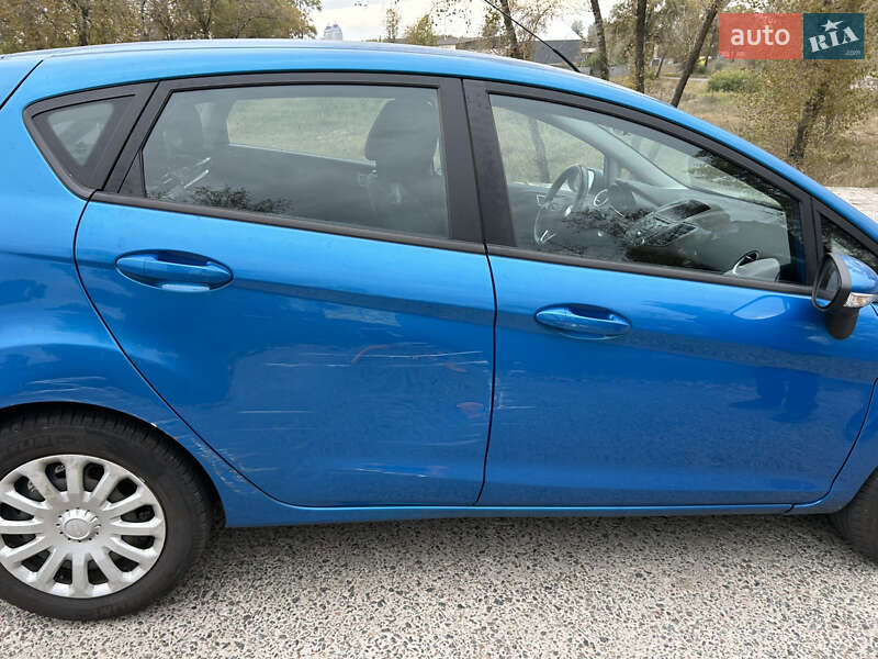 Хэтчбек Ford Fiesta 2015 в Киеве