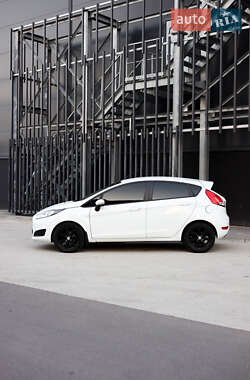 Хэтчбек Ford Fiesta 2013 в 