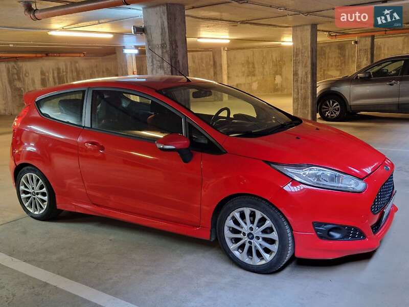 Хэтчбек Ford Fiesta 2013 в 