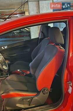 Хэтчбек Ford Fiesta 2013 в 