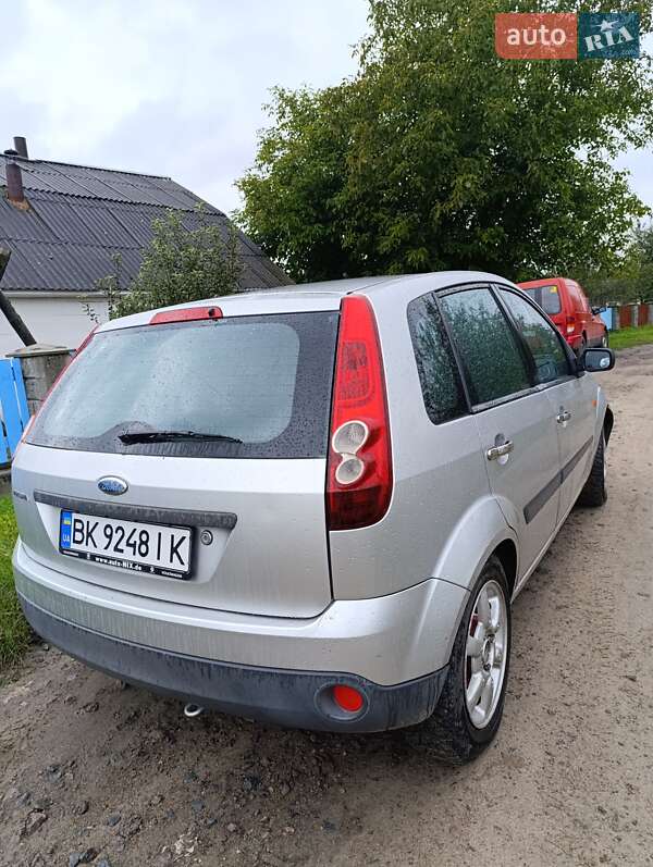 Хэтчбек Ford Fiesta 2006 в Корце