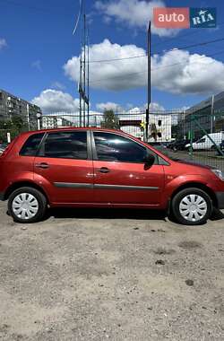 Хэтчбек Ford Fiesta 2006 в 