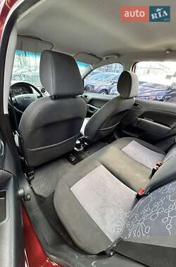 Хэтчбек Ford Fiesta 2006 в 