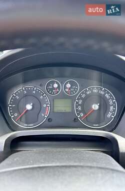 Хэтчбек Ford Fiesta 2006 в 