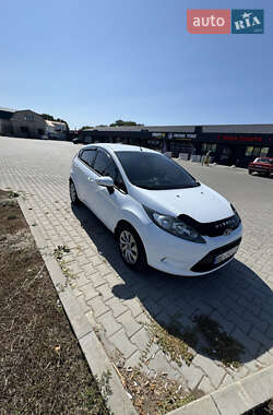 Хэтчбек Ford Fiesta 2012 в 