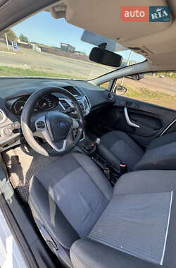 Хэтчбек Ford Fiesta 2012 в 