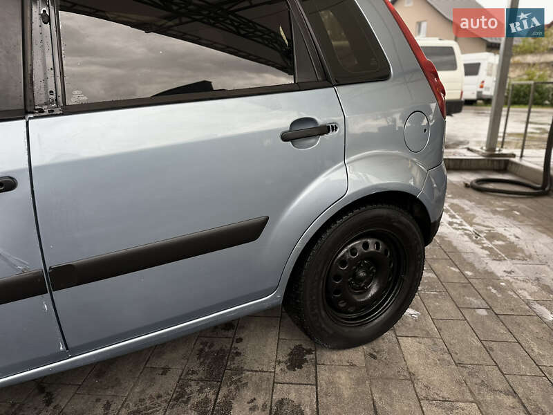 Хэтчбек Ford Fiesta 2005 в Луцке