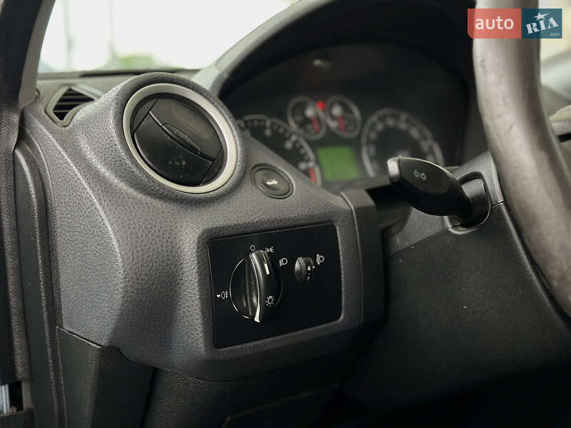 Хэтчбек Ford Fiesta 2005 в Луцке