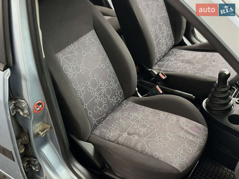 Хэтчбек Ford Fiesta 2005 в Луцке