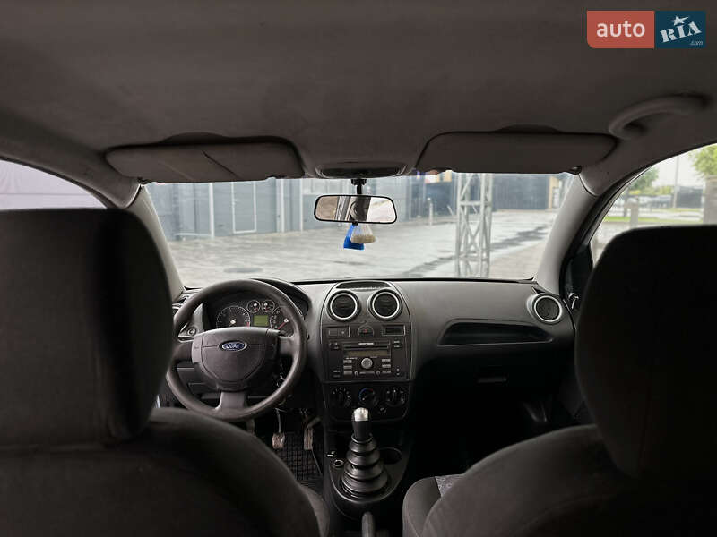 Хэтчбек Ford Fiesta 2005 в Луцке
