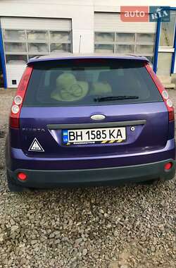 Хэтчбек Ford Fiesta 2006 в 