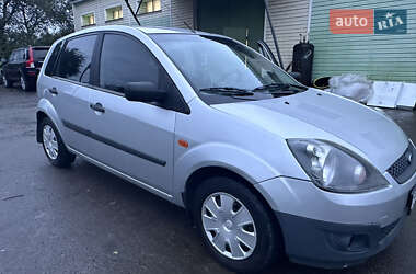 Хэтчбек Ford Fiesta 2006 в 
