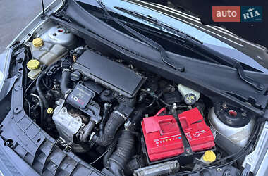 Хэтчбек Ford Fiesta 2006 в 