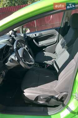 Хэтчбек Ford Fiesta 2015 в 