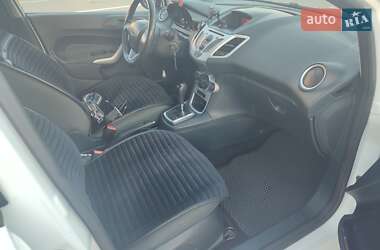 Хэтчбек Ford Fiesta 2012 в 
