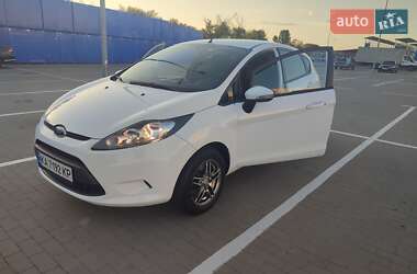 Хэтчбек Ford Fiesta 2012 в 