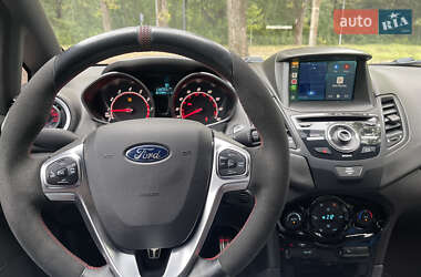 Хэтчбек Ford Fiesta 2017 в 
