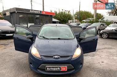 Хэтчбек Ford Fiesta 2012 в 