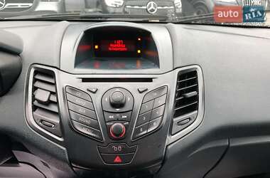 Хэтчбек Ford Fiesta 2012 в 